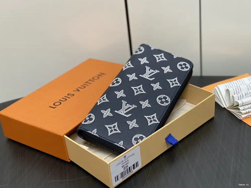 WALLET-10*20*2 ZIPPY cm LOUIS VUITTON 0521